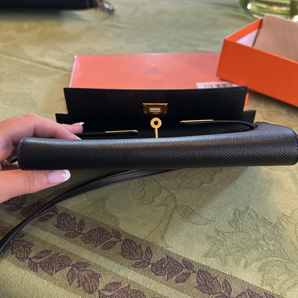Hermes’ Kelly To Go - Picture 10 of 13
